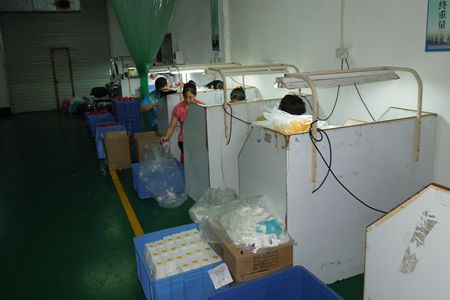 對矽膠產(chan) 品進行檢驗和拆邊線