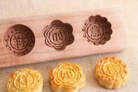 同月餅一樣模印直接把logo刻在模具內(nei) 
